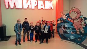 В кинотеатре.